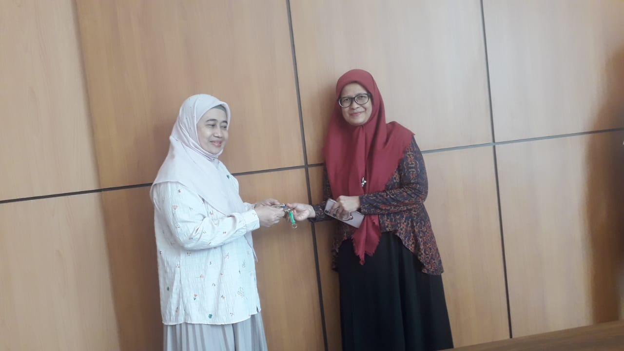 Serah terima kunci dari PPK ke FST UIN Jakarta