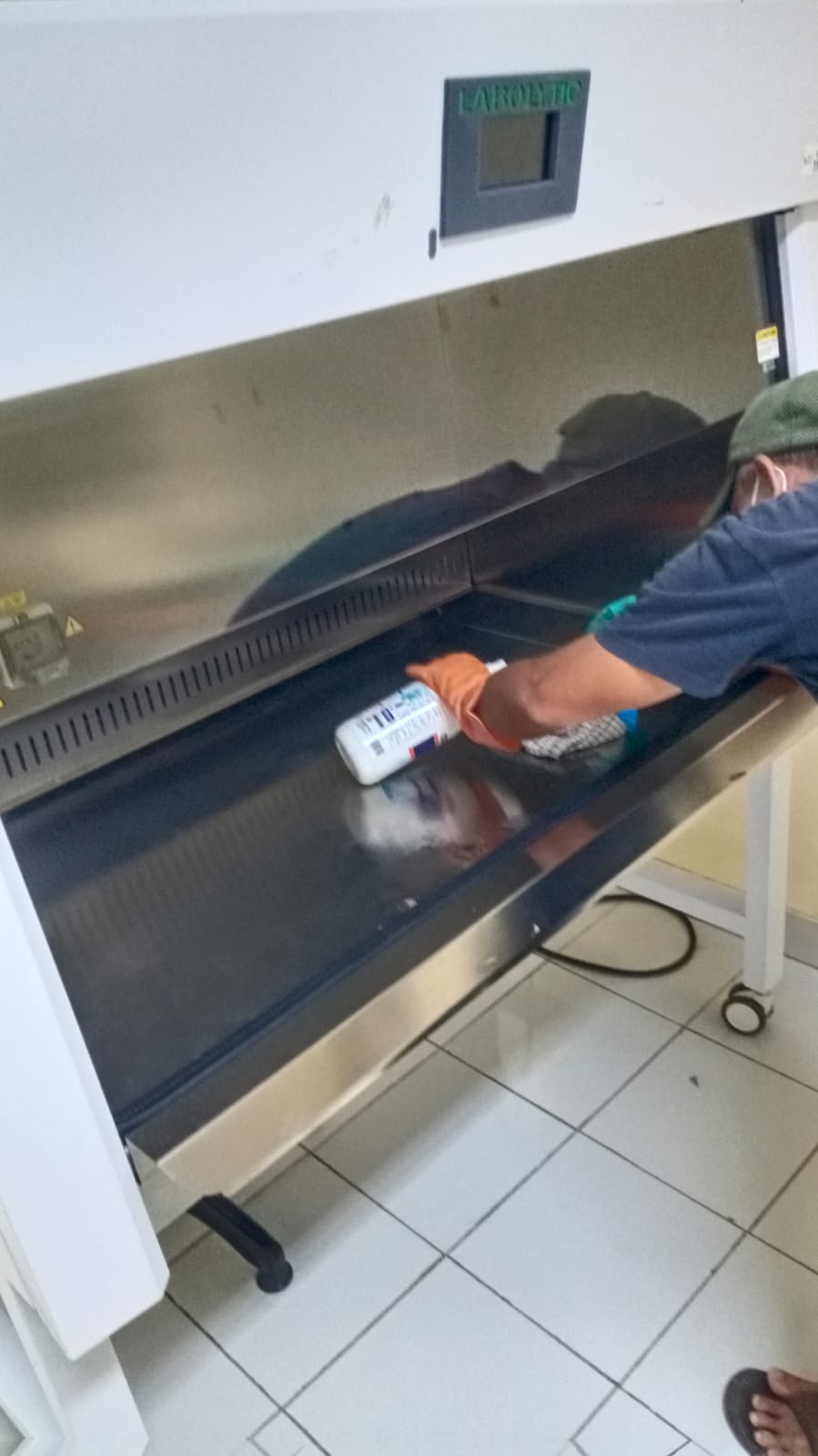 maintenance lemari asam 5